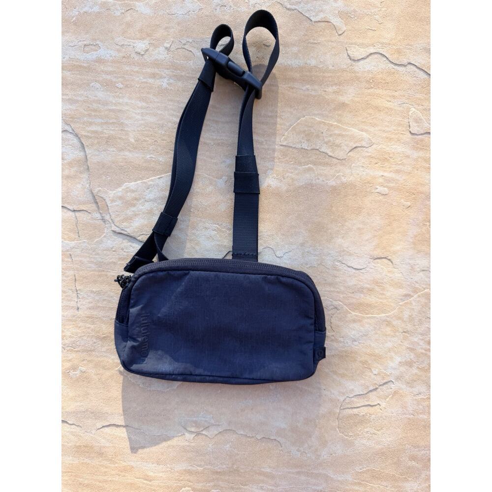 Lululemon Everywhere Belt bag Dark Grey fanny pack RG